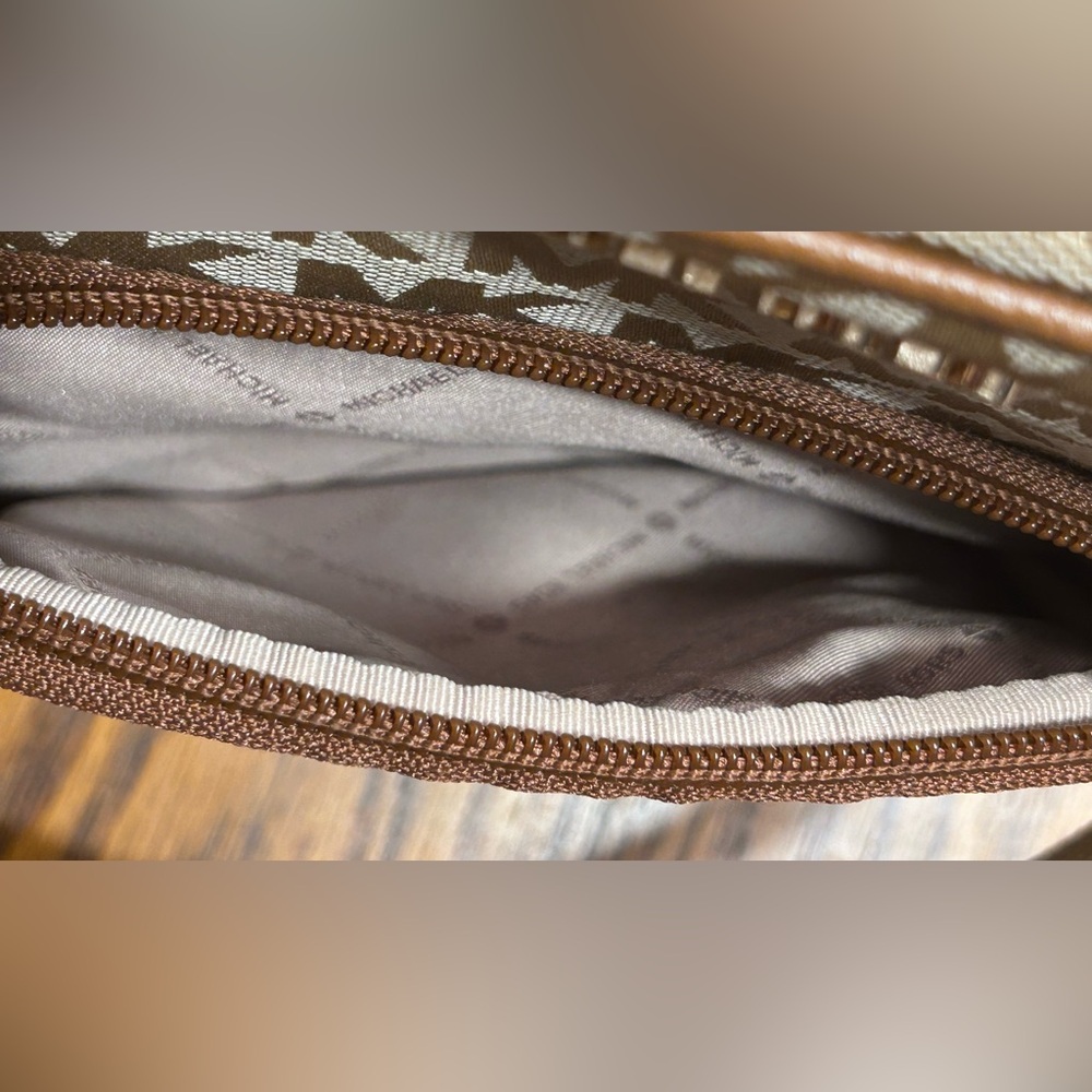 Michael Kors crossbody - Picture 6 of 8